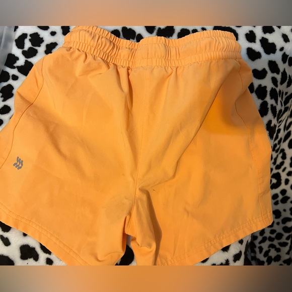 All in motion - Picture 2 of 3